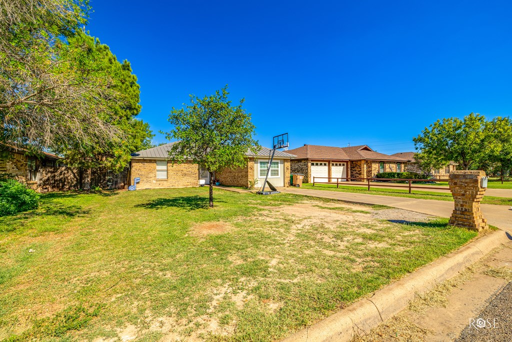 2918 N Oakes St, San Angelo, Texas image 2