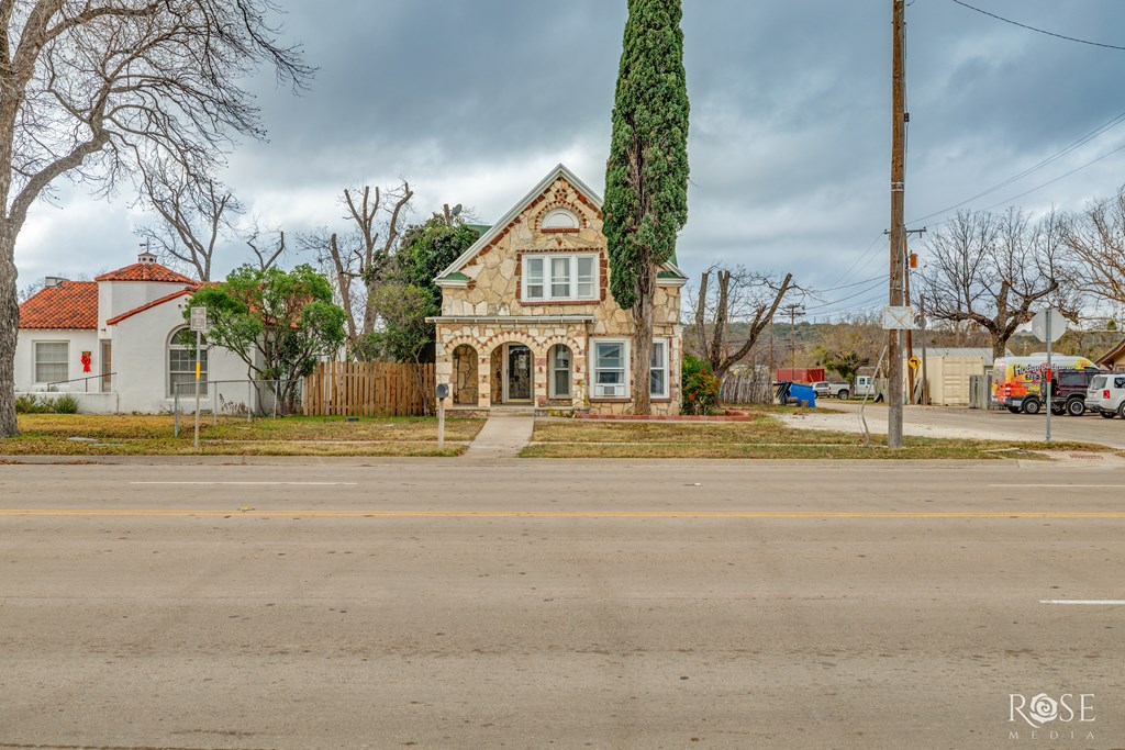 502 S Crockett Ave, Sonora, Texas image 2