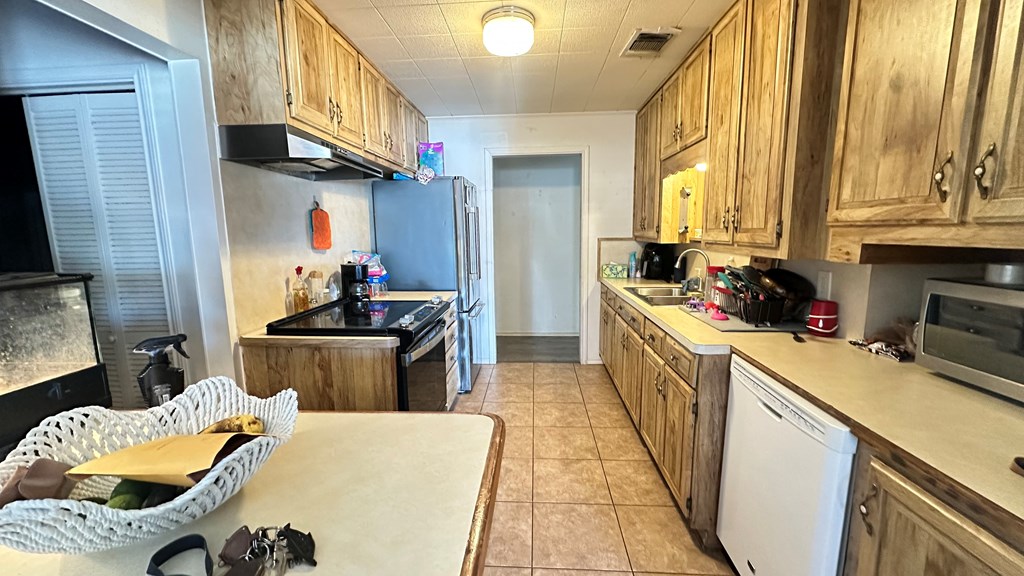 1000 N Pennsylvania Ave, Big Lake, Texas image 2