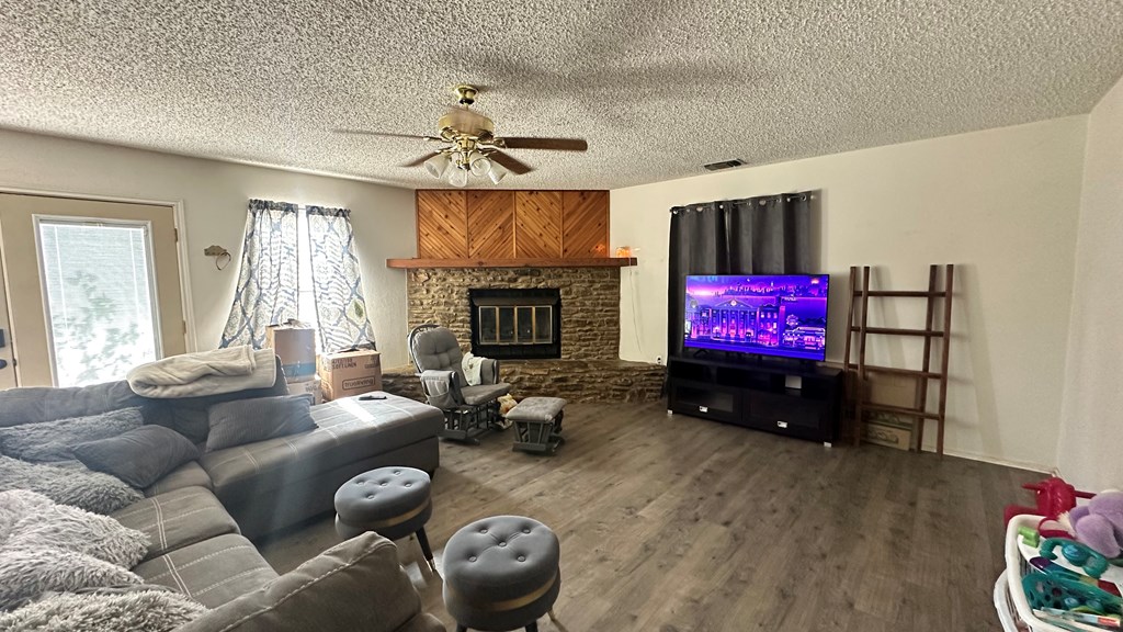 1000 N Pennsylvania Ave, Big Lake, Texas image 3