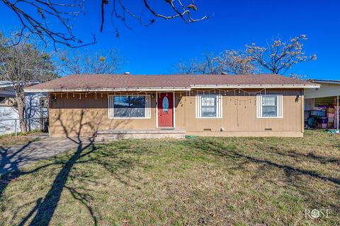 Homes For Sale - 330 Windham Street<br/> San Angelo, TX 76903