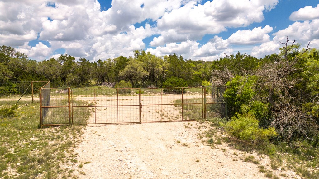 24824 County Rd 900, RockSprings, Texas image 15