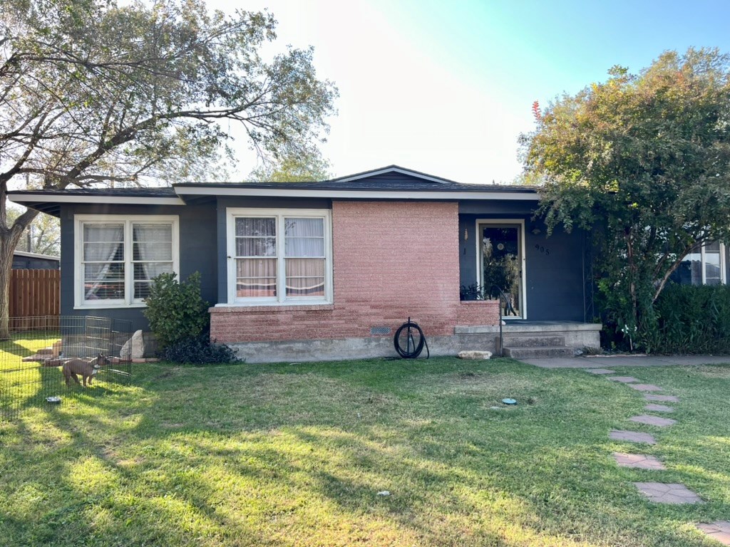 905 N Maryland St, Big Lake, Texas image 2