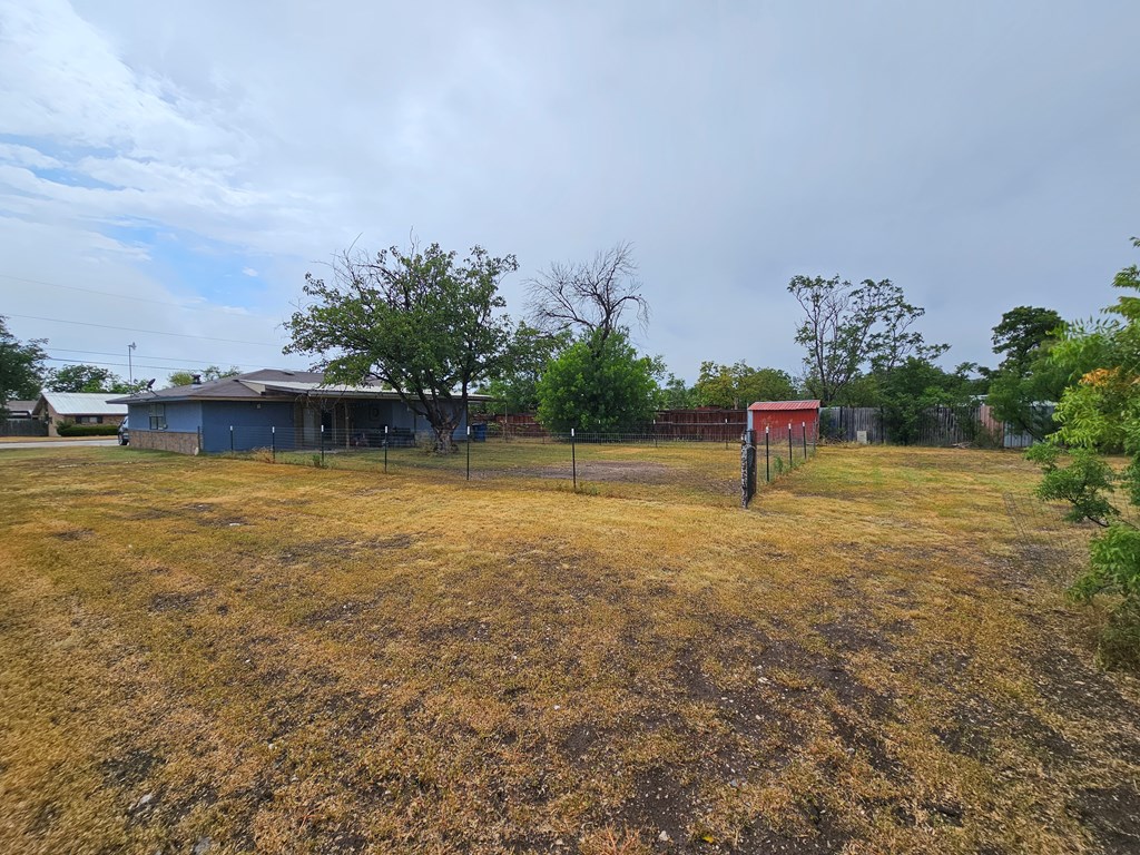 202 Burleson St, Eden, Texas image 17