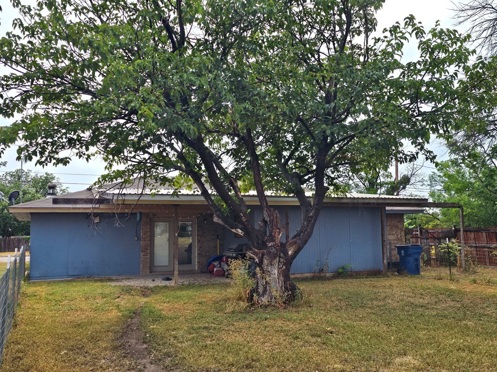 202 Burleson St, Eden, Texas image 13