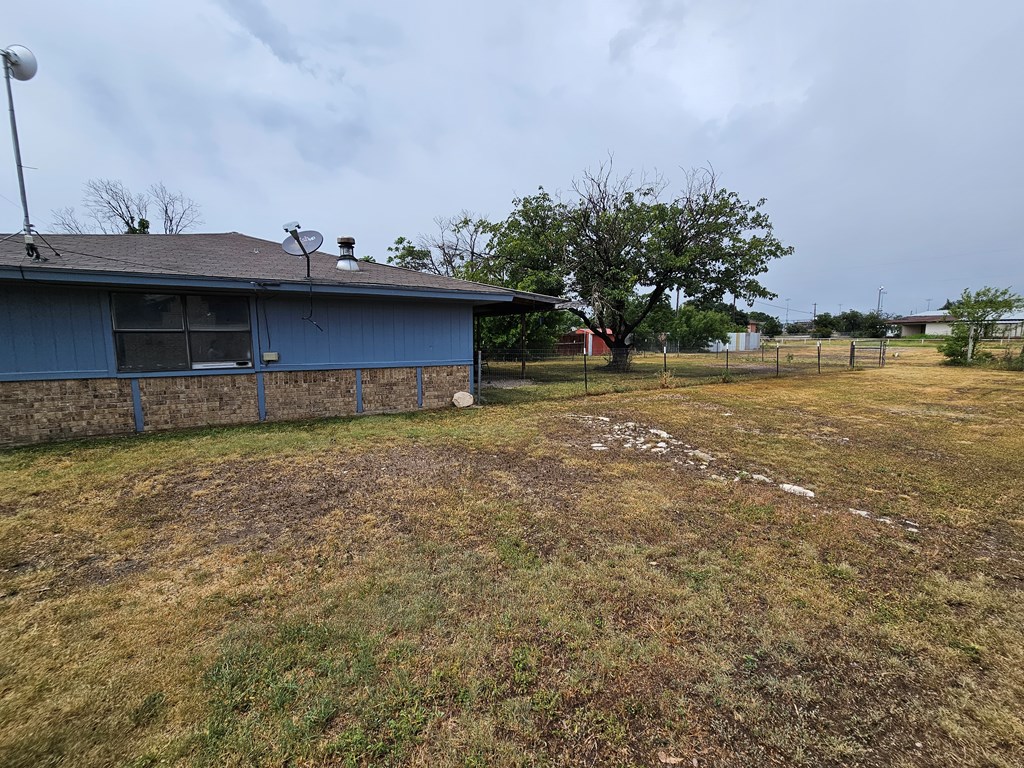 202 Burleson St, Eden, Texas image 15