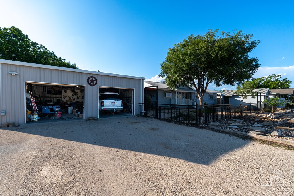 407 N Cottonwood St, Eldorado, Texas image 7