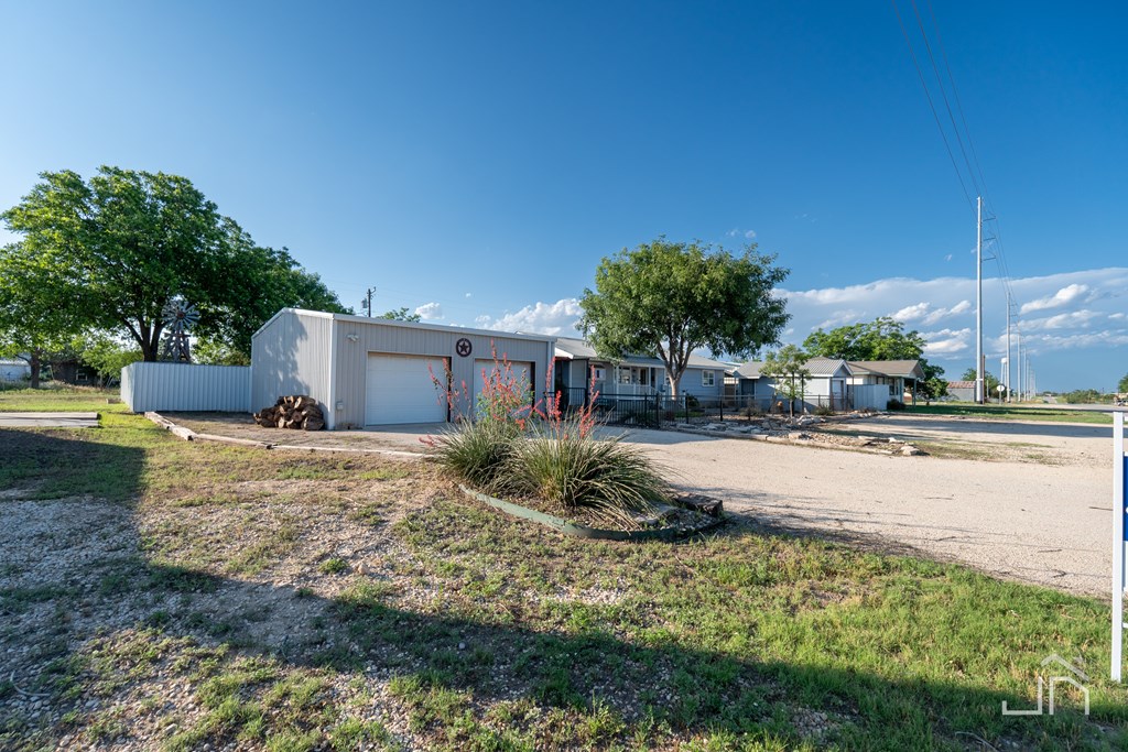 407 N Cottonwood St, Eldorado, Texas image 5