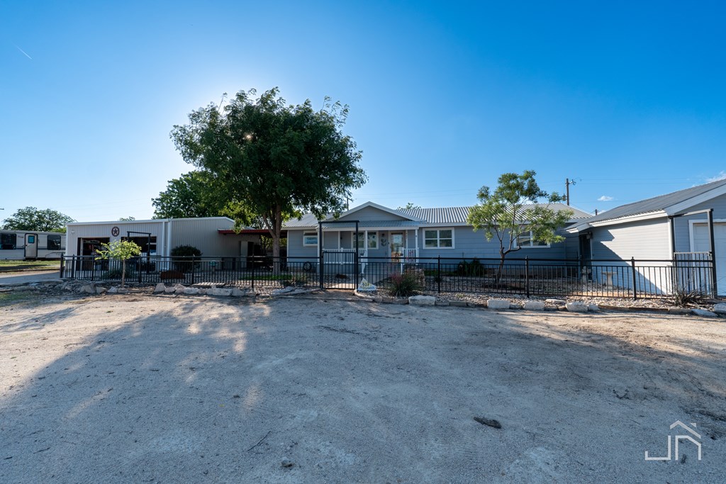 407 N Cottonwood St, Eldorado, Texas image 8