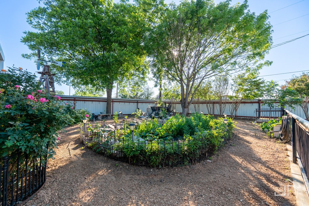 407 N Cottonwood St, Eldorado, Texas image 14