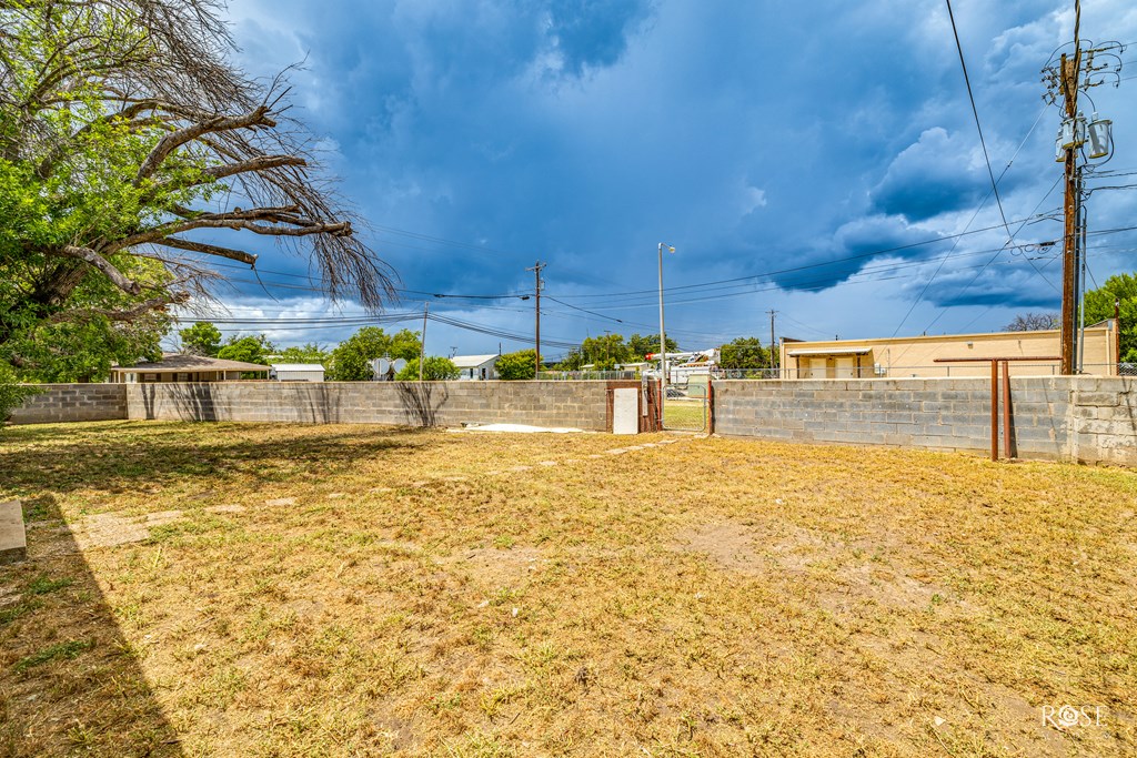 201 E 2nd St, Sonora, Texas image 19