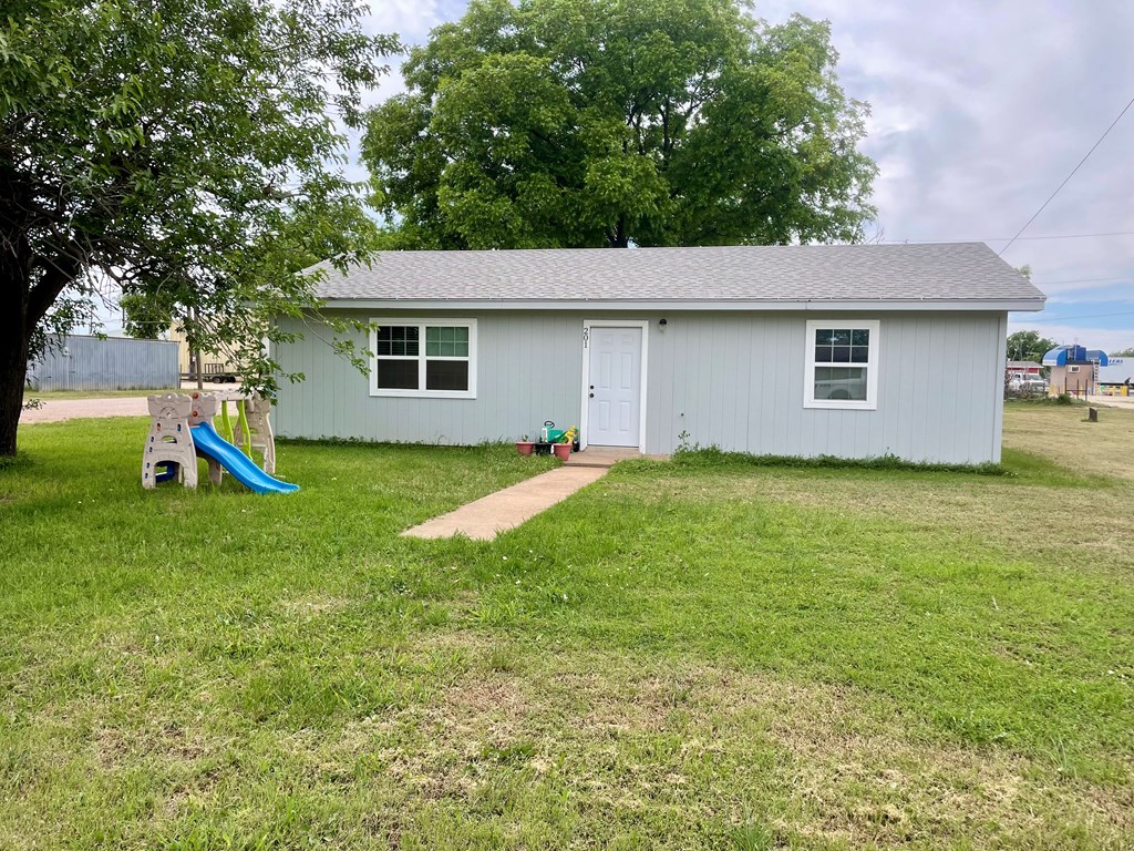201 N Franklin St, Bronte, Texas image 2