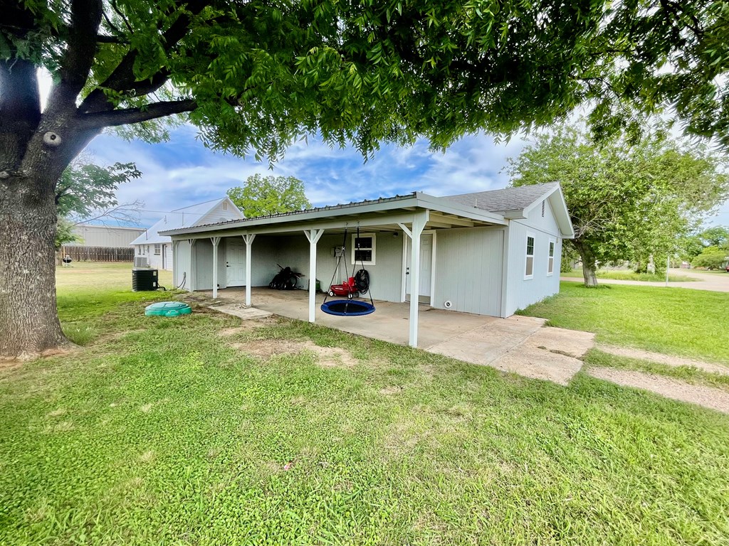 201 N Franklin St, Bronte, Texas image 15