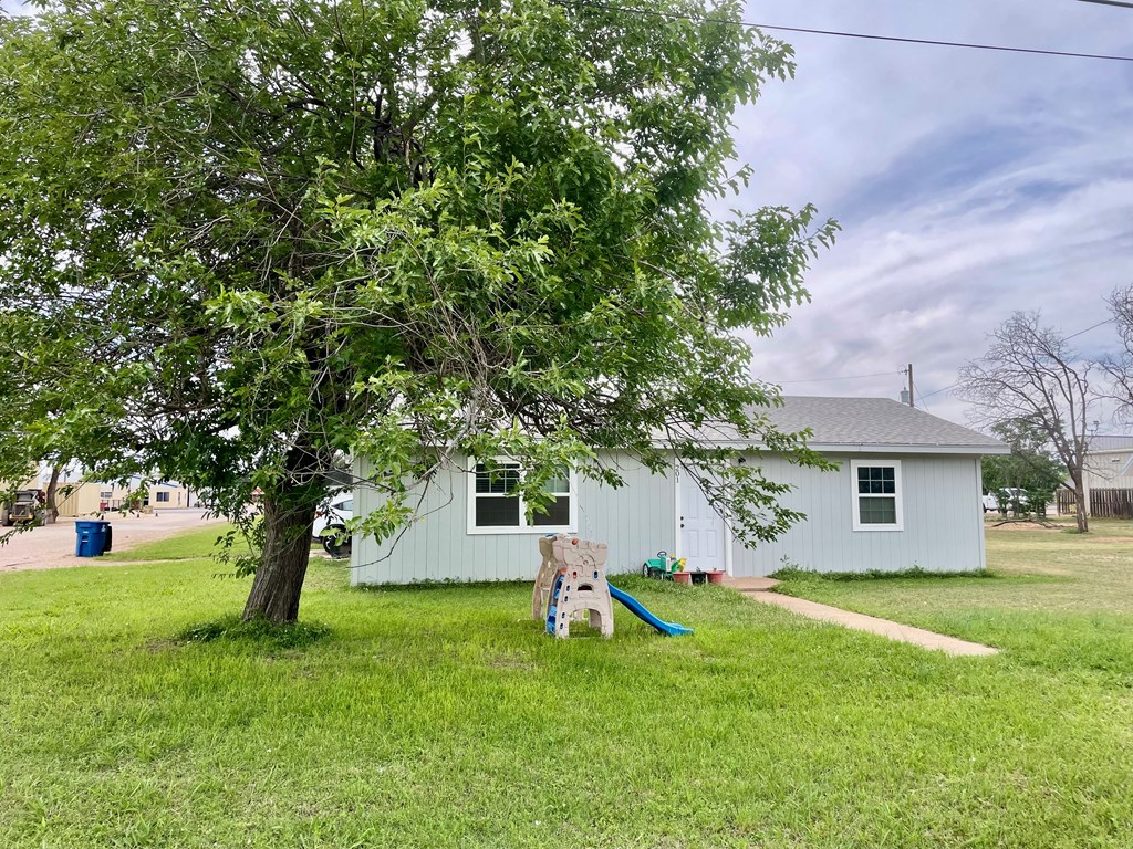 201 N Franklin St, Bronte, Texas image 3