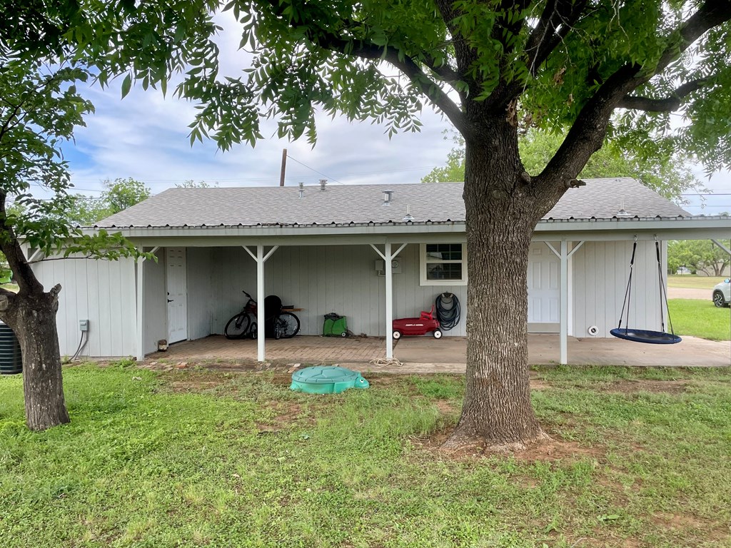 201 N Franklin St, Bronte, Texas image 14