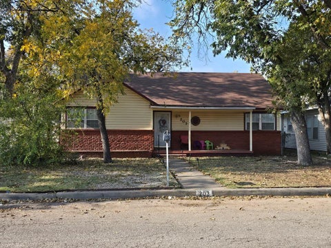 Homes For Sale - 203 N Adams Street<br/> San Angelo, TX 76901