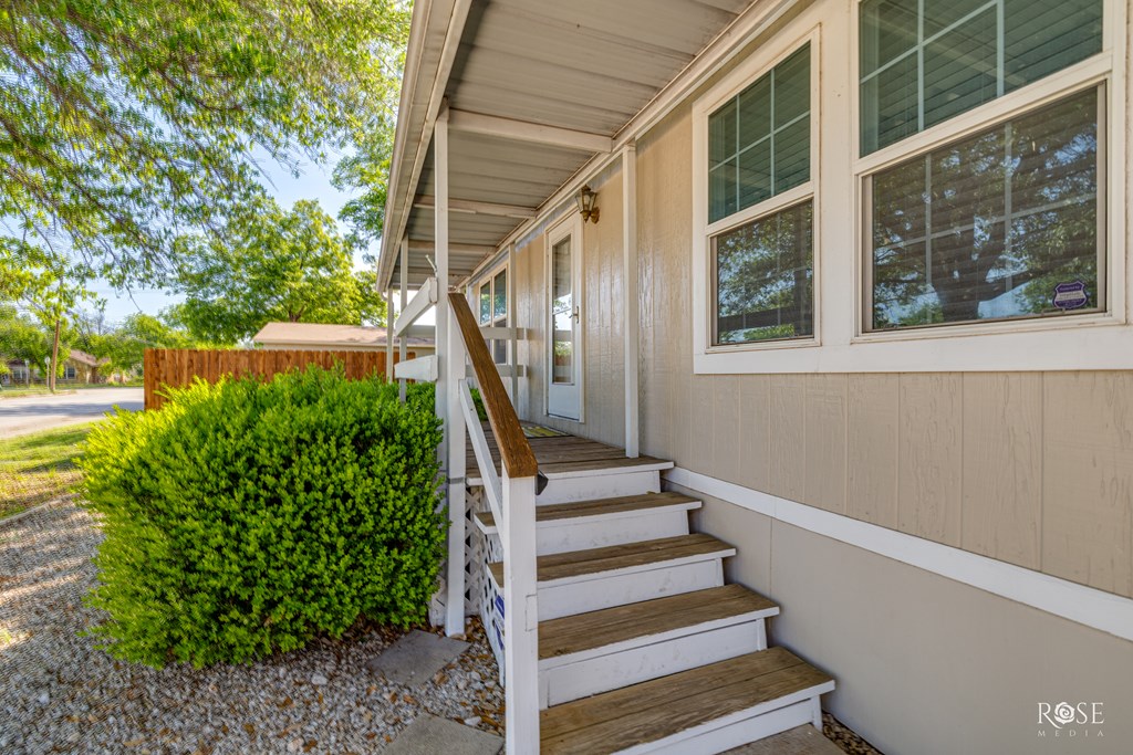 306 E 2nd St, Sonora, Texas image 5