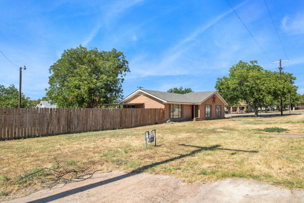 807 Ave A, Santa Anna, Texas image 3