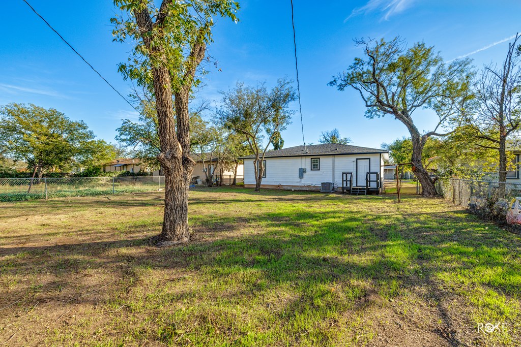 1122 E 20th St, San Angelo, Texas image 25