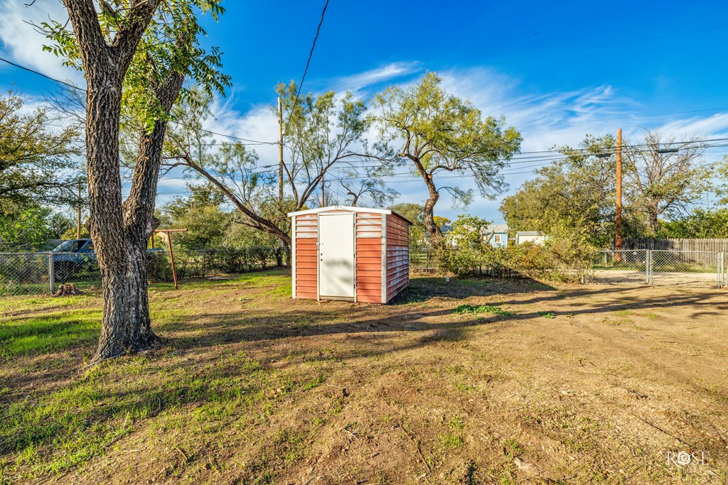 1122 E 20th St, San Angelo, Texas image 24