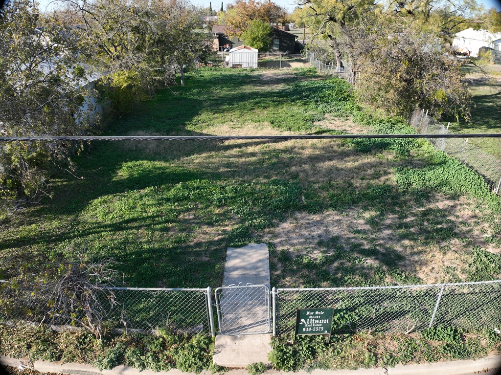 76 E 20th St #3, San Angelo, Texas image 2