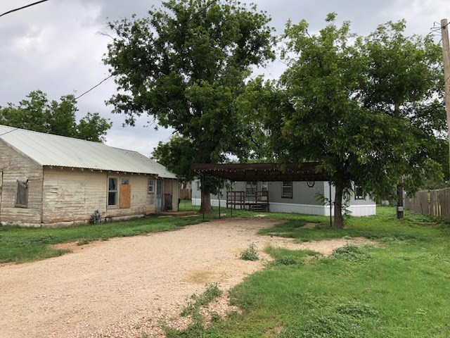 401 1/2 S Woodward St, Ballinger, Texas image 20