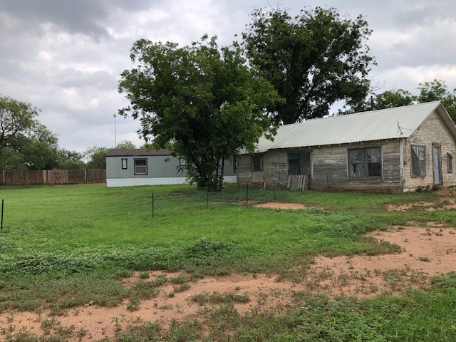 401 1/2 S Woodward St, Ballinger, Texas image 22