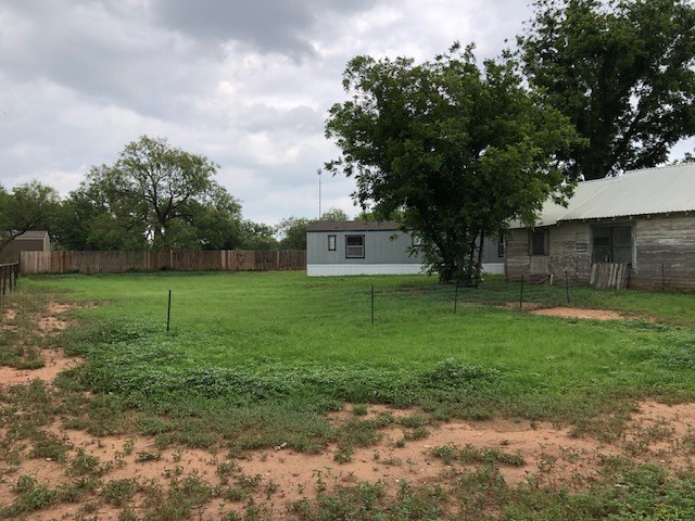 401 1/2 S Woodward St, Ballinger, Texas image 21