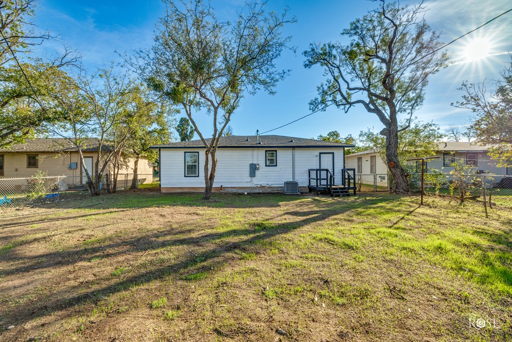 1122 E 20th St, San Angelo, Texas image 22