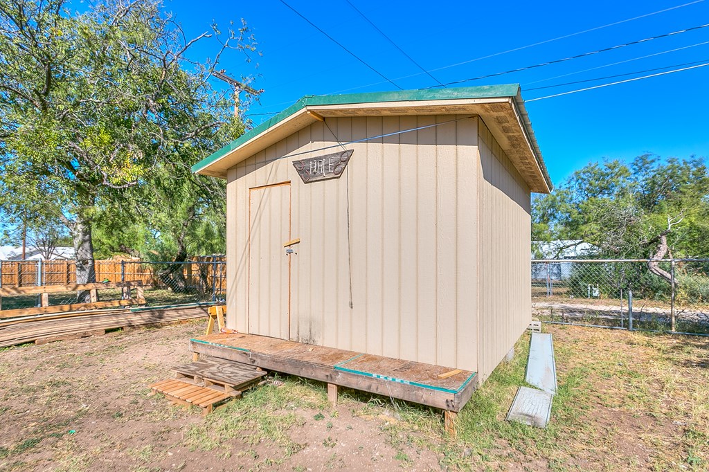 714 N Monroe St, San Angelo, Texas image 25