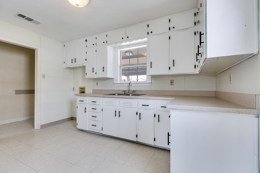 714 N Monroe St, San Angelo, Texas image 11
