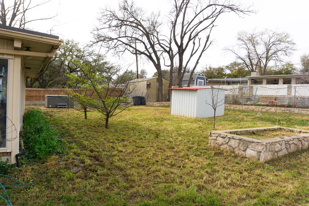 107 Manor St, Sonora, Texas image 2