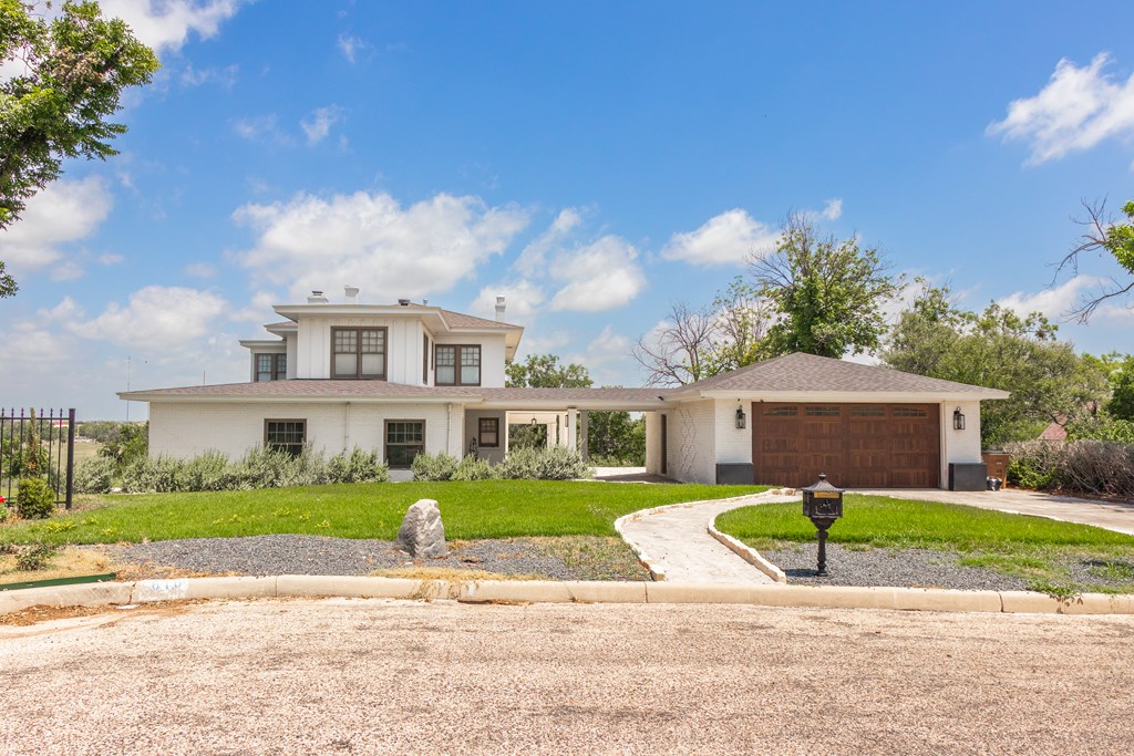 610 W Ave C, San Angelo, Texas image 2