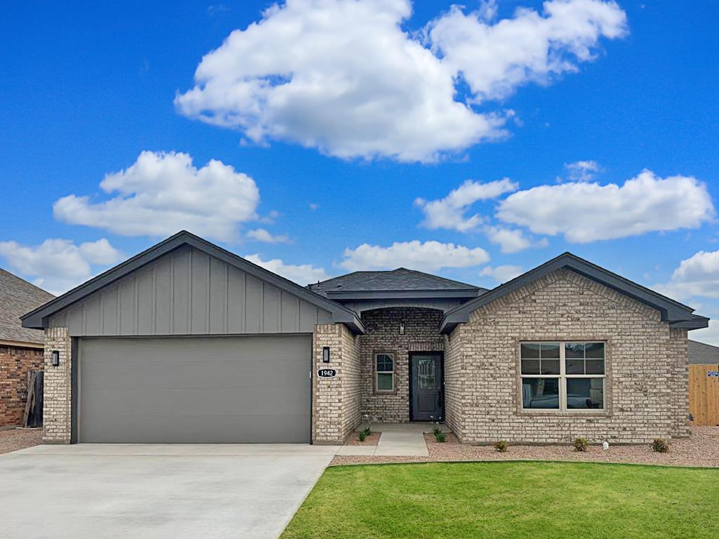 1942 Pine Valley St, San Angelo, Texas image 2