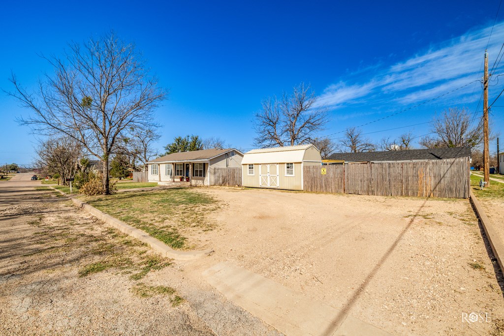 408 Murrell Ave, Ballinger, Texas image 5