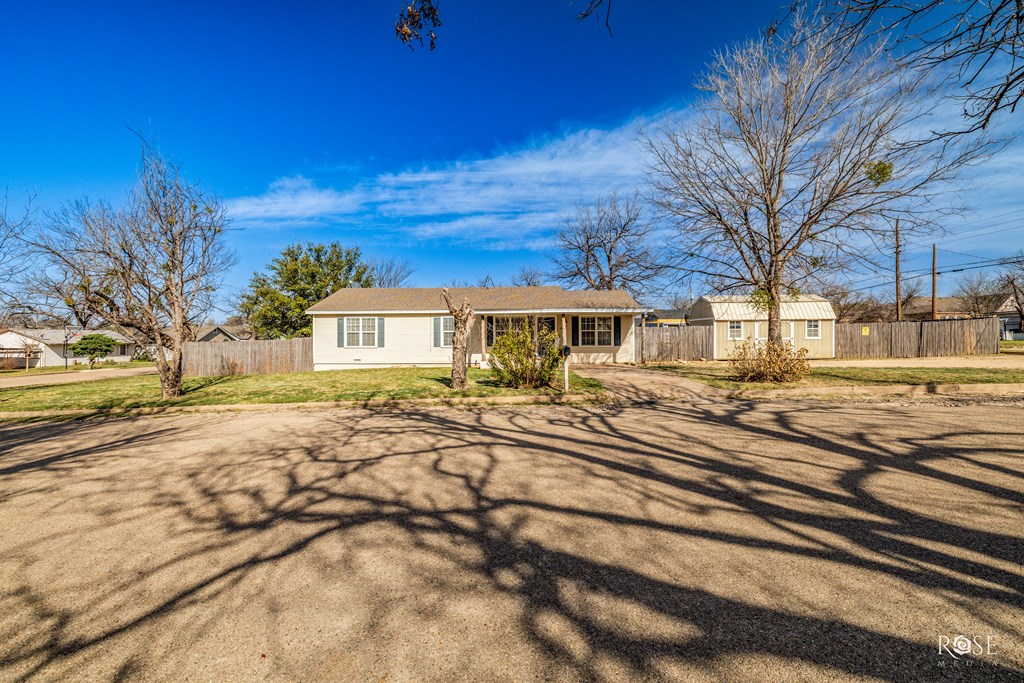 408 Murrell Ave, Ballinger, Texas image 2