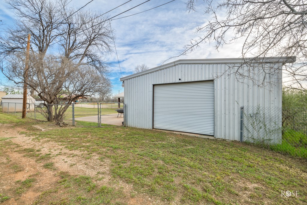 909 W 12th St, Robert Lee, Texas image 27