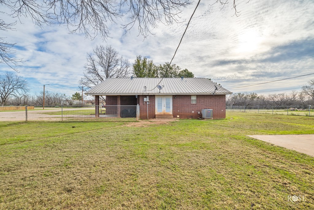 909 W 12th St, Robert Lee, Texas image 24