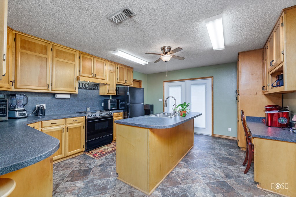 909 W 12th St, Robert Lee, Texas image 3