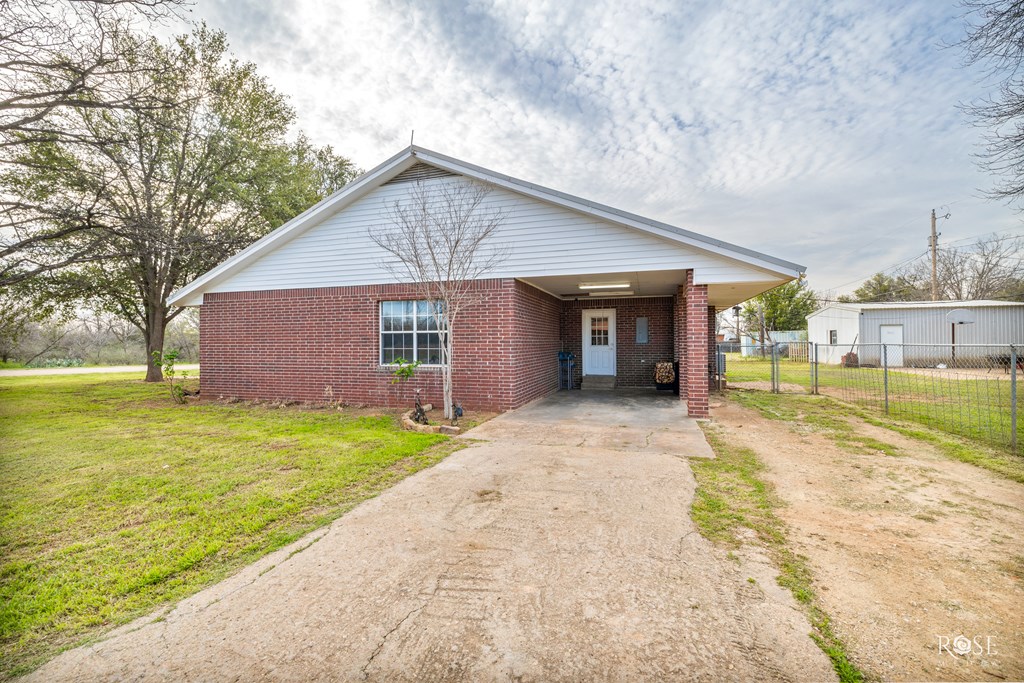 909 W 12th St, Robert Lee, Texas image 28