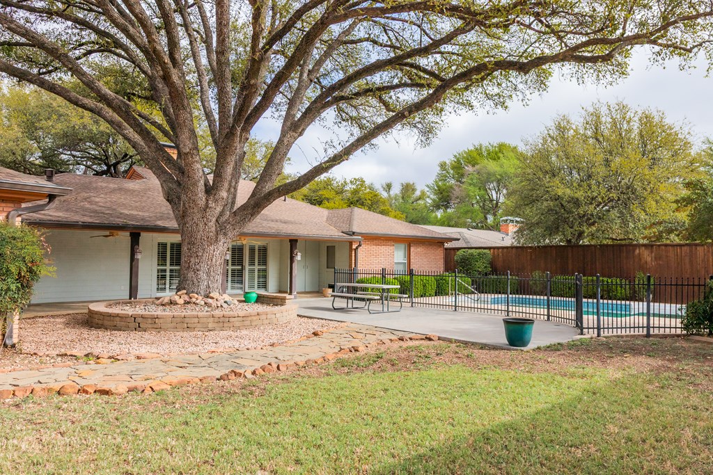 2627 Live Oak St, San Angelo, Texas image 41
