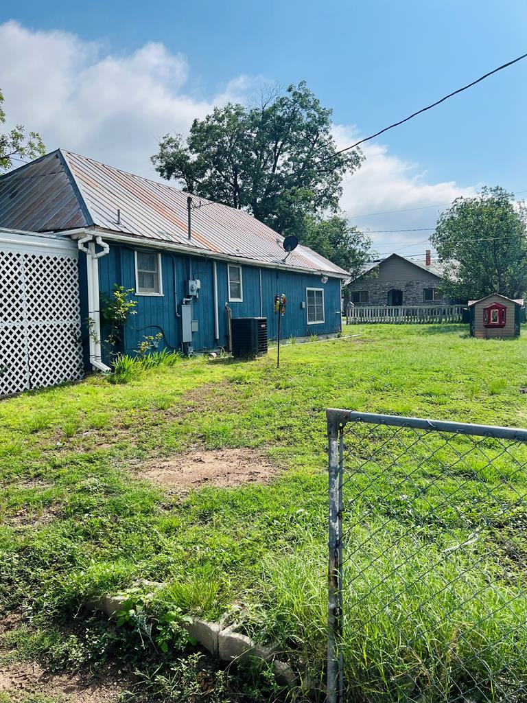 810 N 11th St, Junction, Texas image 14