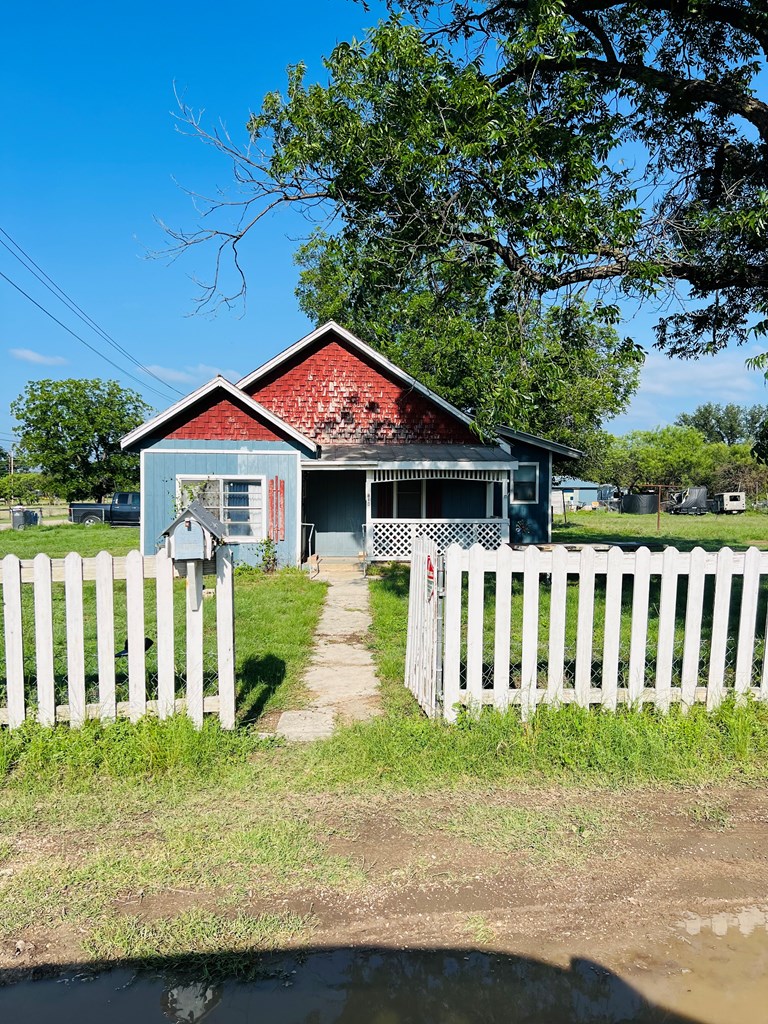 810 N 11th St, Junction, Texas image 2