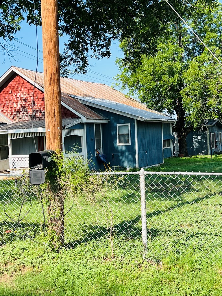 810 N 11th St, Junction, Texas image 3