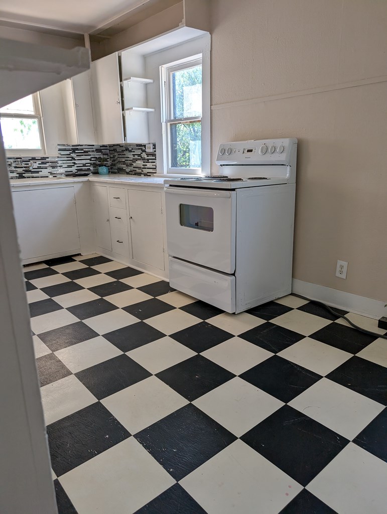 718 N Adams Ave, San Angelo, Texas image 13