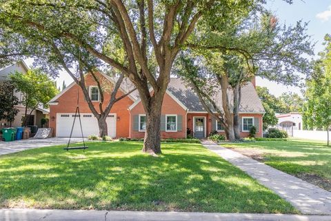 Homes For Sale - 1501 Paseo De Vaca Street<br/> San Angelo, TX 76901