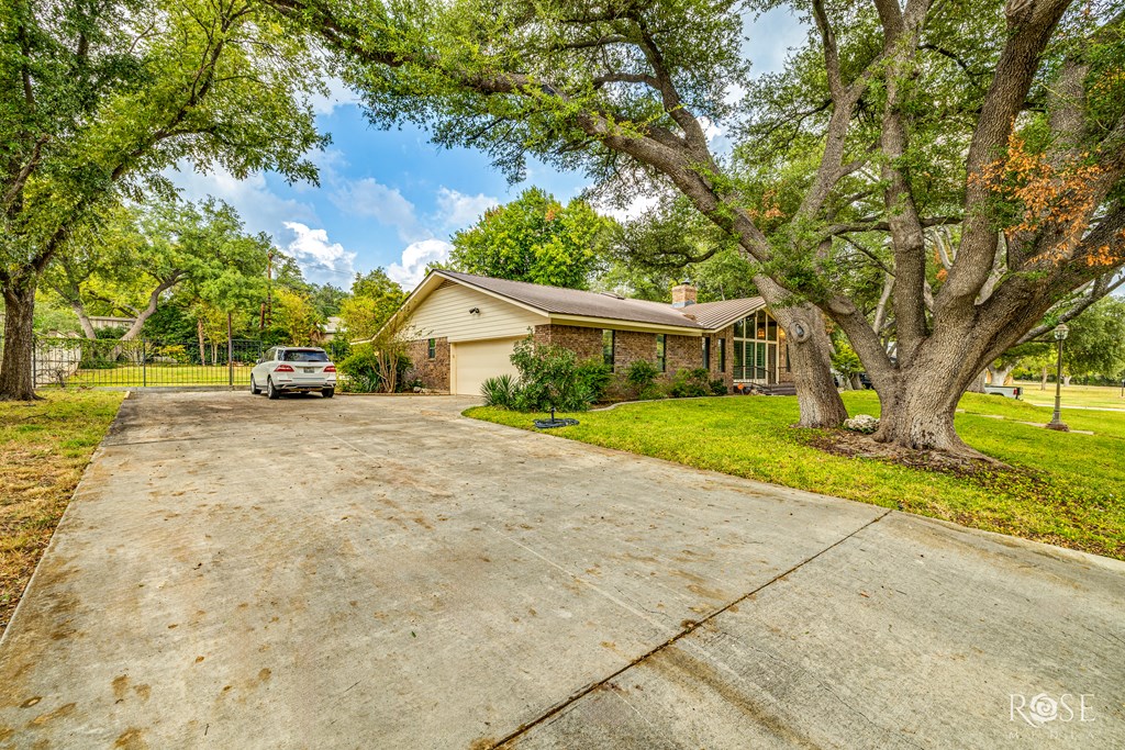 111 Manor St, Sonora, Texas image 5