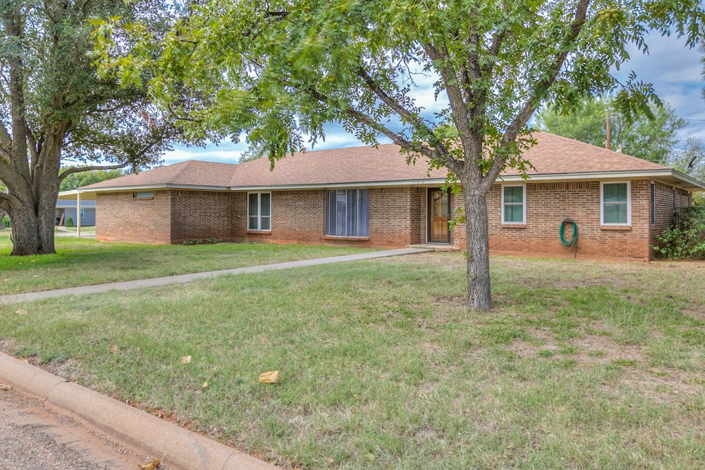 324 Cumbie St, Bronte, Texas image 2