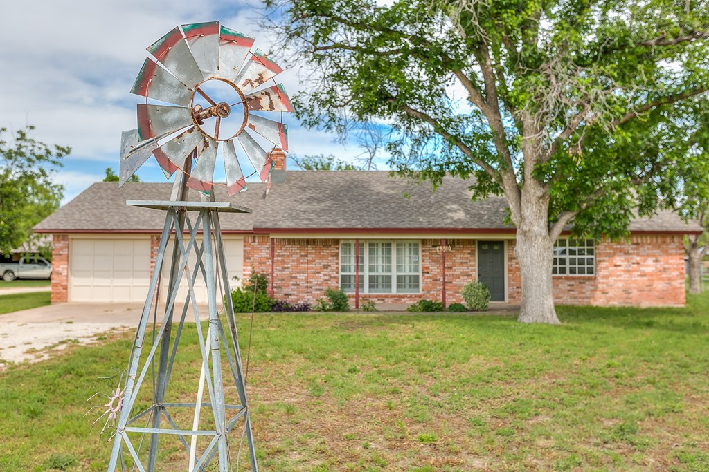 4302 Homestead Circle, Wall, Texas image 5