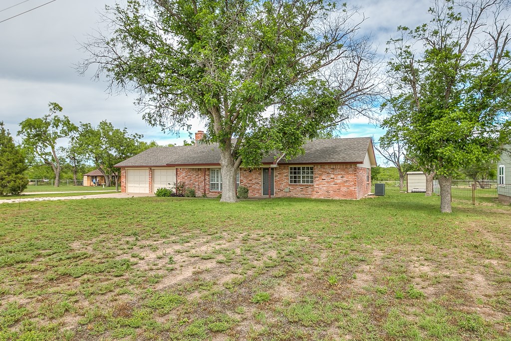 4302 Homestead Circle, Wall, Texas image 3